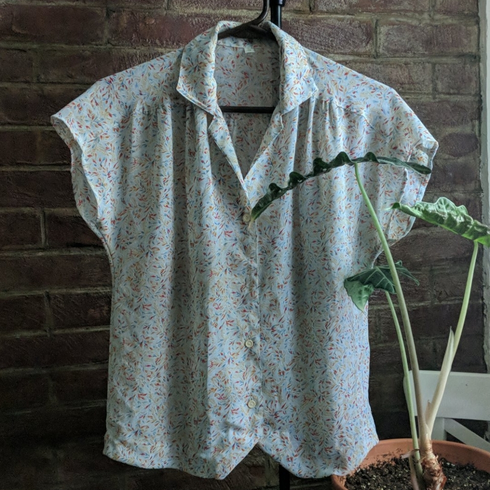 1970s Vintage Leaves Paisley Collared Button-Down Blouse (XS/S loose fit)
